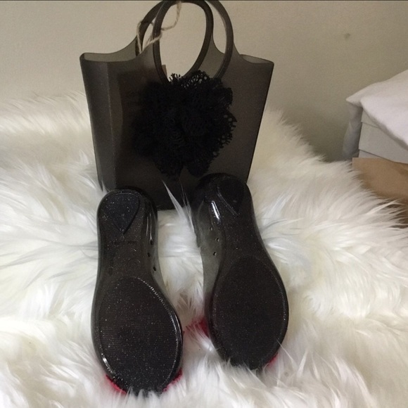 GUESS KIDS RUBBER SHOES WITH BAG - Picture 7 of 7